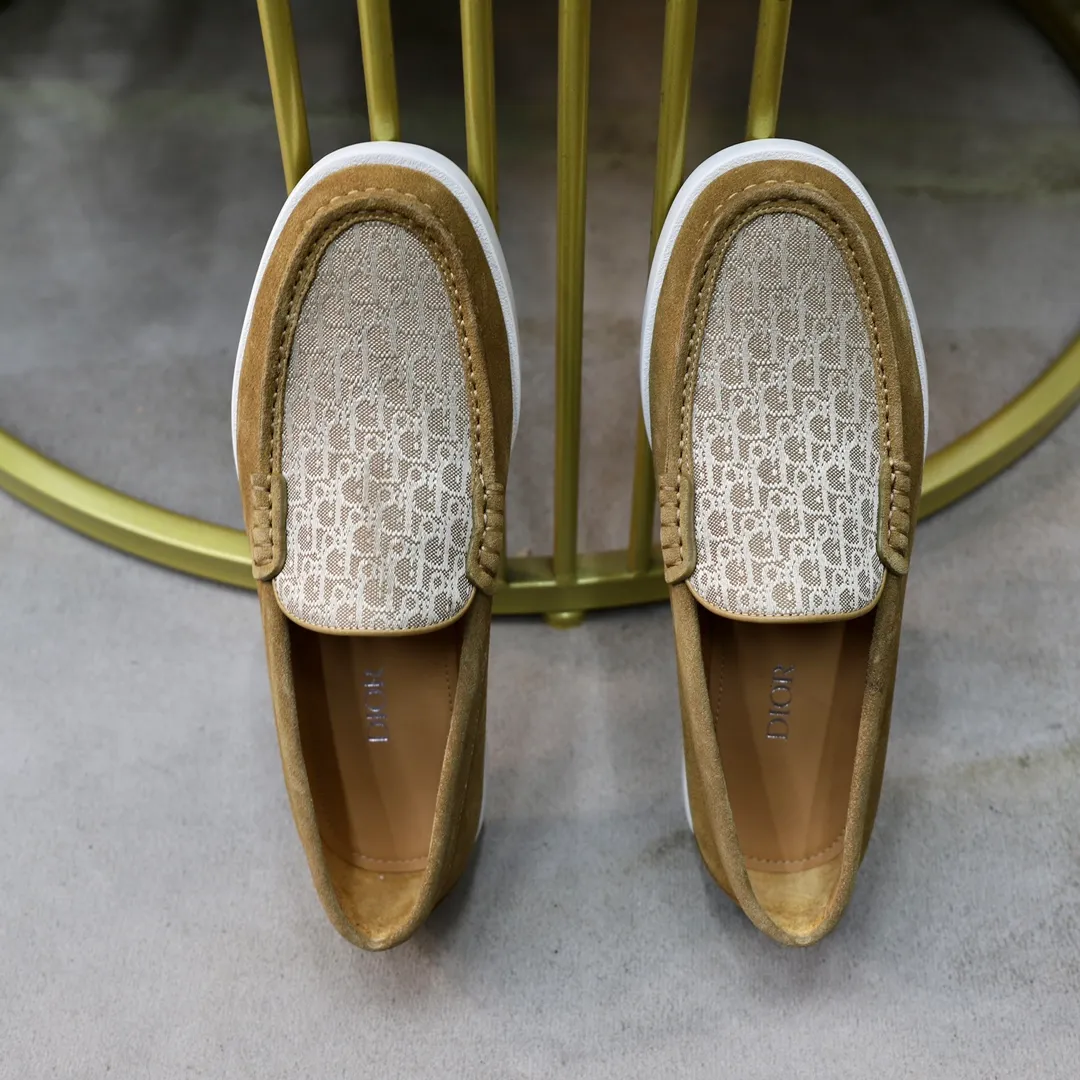Ex-factory price: 540🙅‍♂️🙅‍♂️🙅‍♂️ Brand: Dior DIOR Standard code: Men's code 38/44 (45 can be customized) Grade: Same as the official website Material: Original cowhide stitching, cowhide lining, original TPU wear-resistant soft outsole Style categories: Leisure and sports version, footwear for driving, young fashion, European and American trends, British style Color: actual picture color